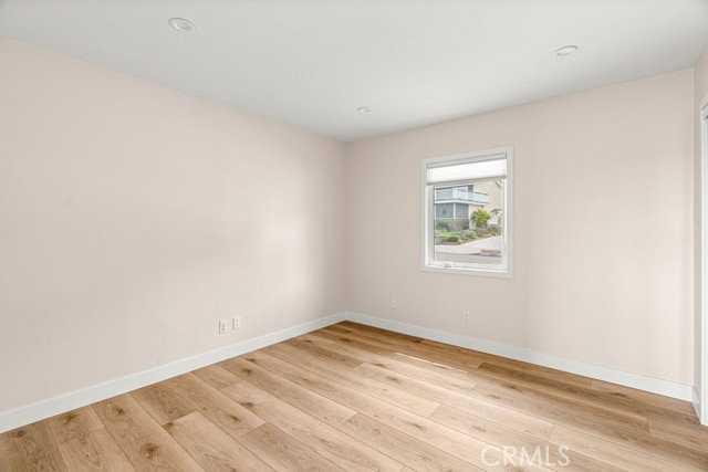 4827 Newton St - Photo 6 of 8