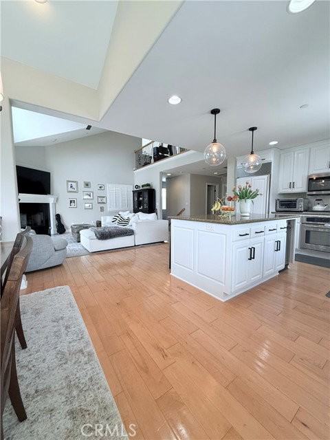 307 N Broadway #B - Photo 2 of 8