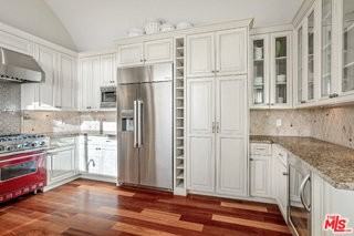 318 26th St - Photo 4 of 8