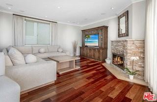 318 26th St - Photo 5 of 8