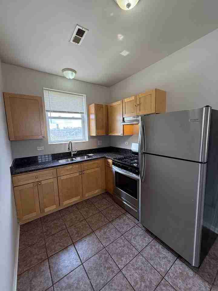 7952 S Carpenter St #3 - Photo 4 of 11