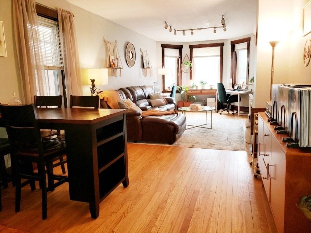 1530 W Diversey Pkwy #1 - Photo 4 of 14