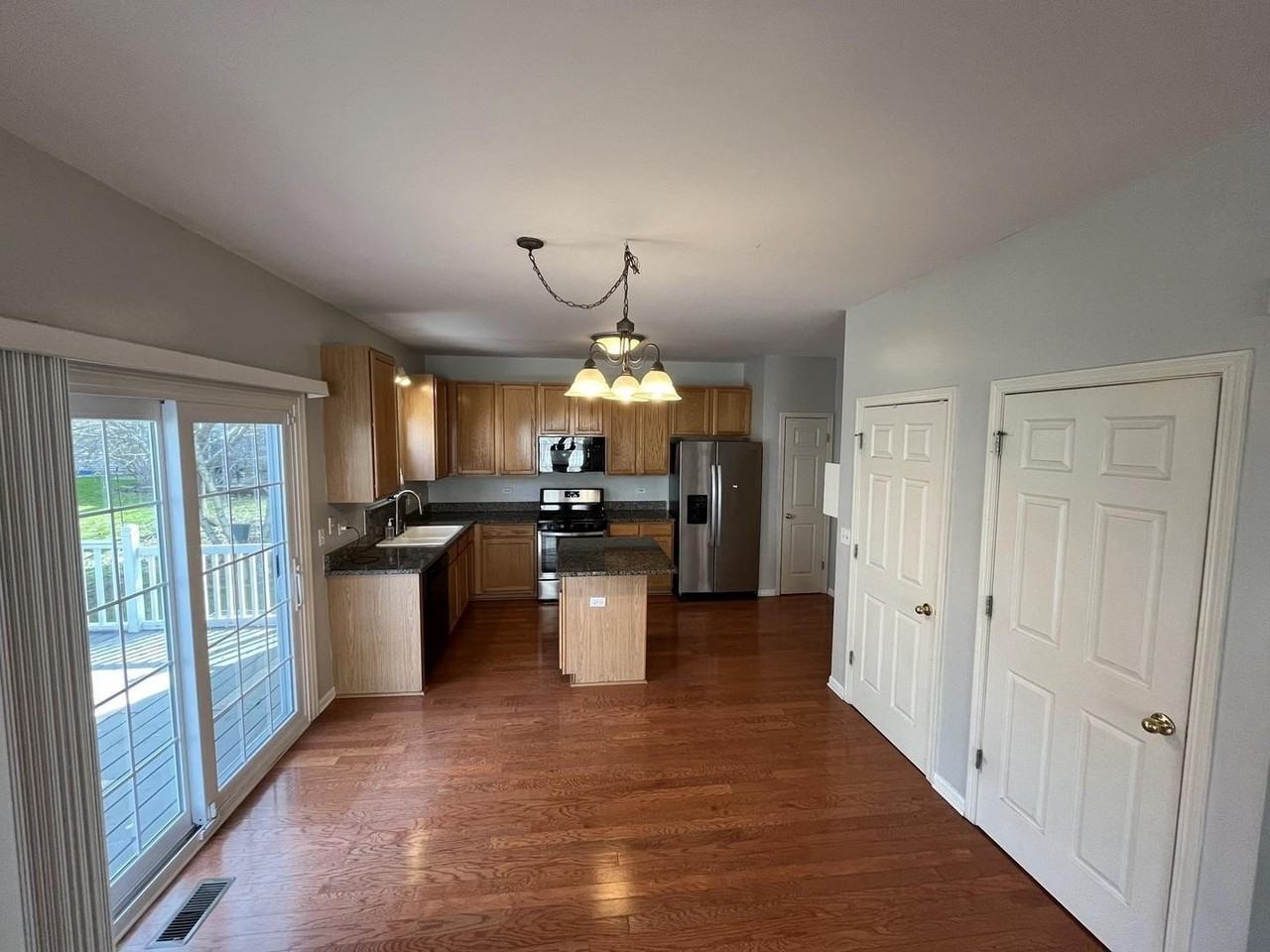 3896 Baybrook Dr - Photo 4 of 24