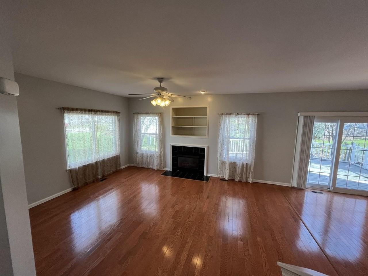 3896 Baybrook Dr - Photo 6 of 24