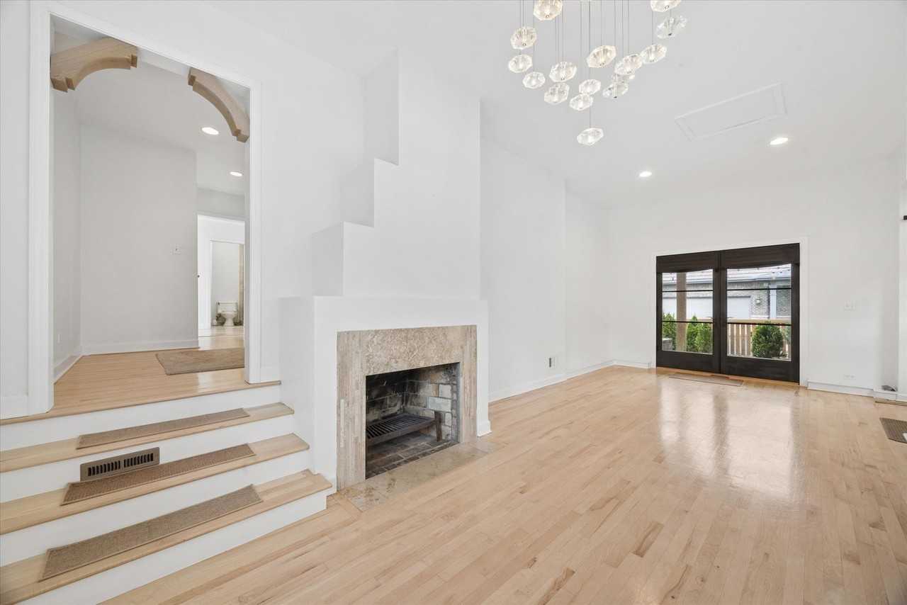 502 47th St - Photo 5 of 29