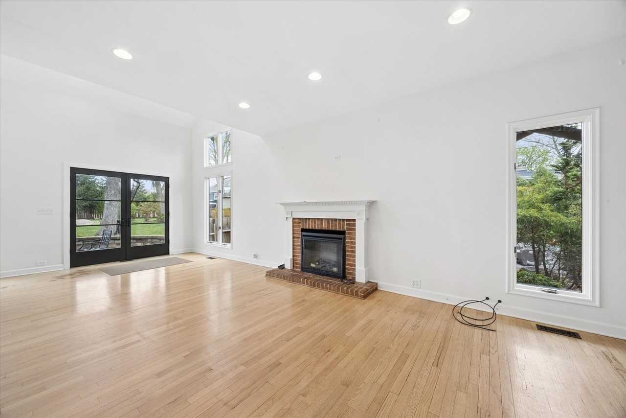 502 47th St - Photo 6 of 29