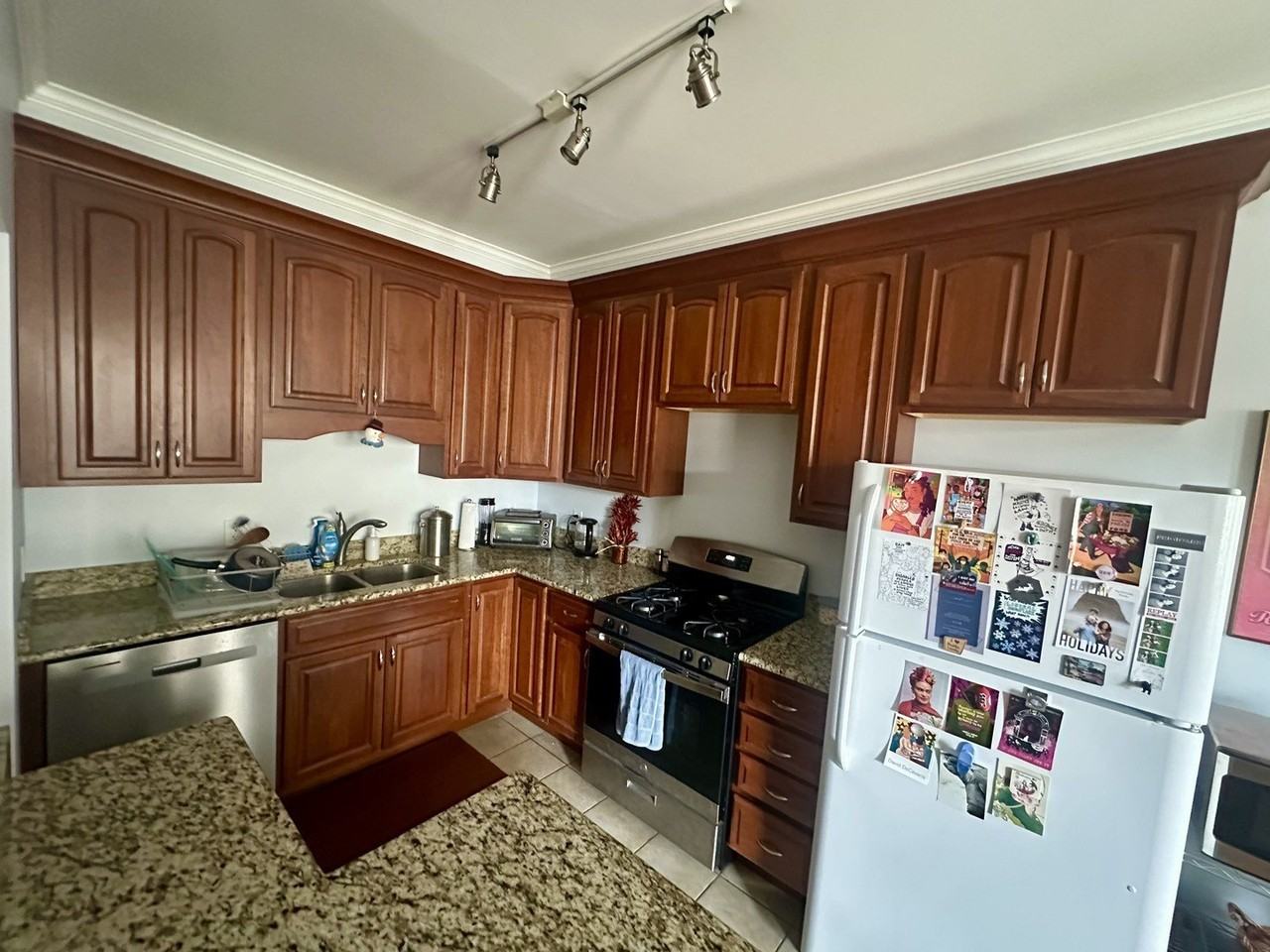 1048 W Bryn Mawr Ave #2 - Photo 4 of 14