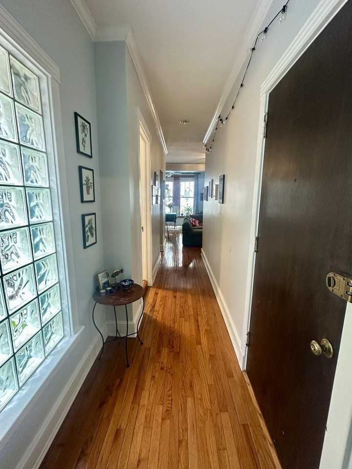 1048 W Bryn Mawr Ave #2 - Photo 7 of 14