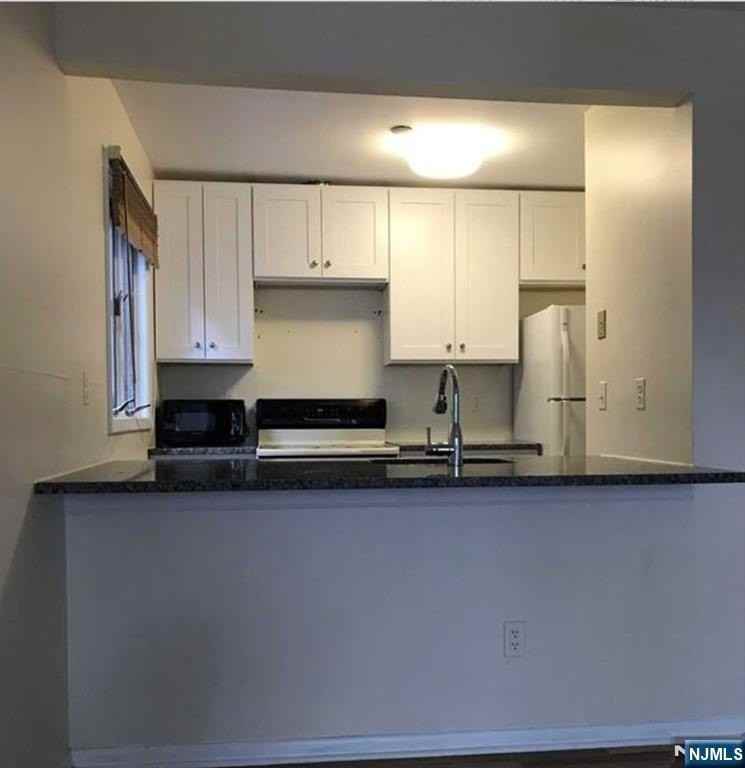 1566 Anderson Ave - Photo 4 of 8