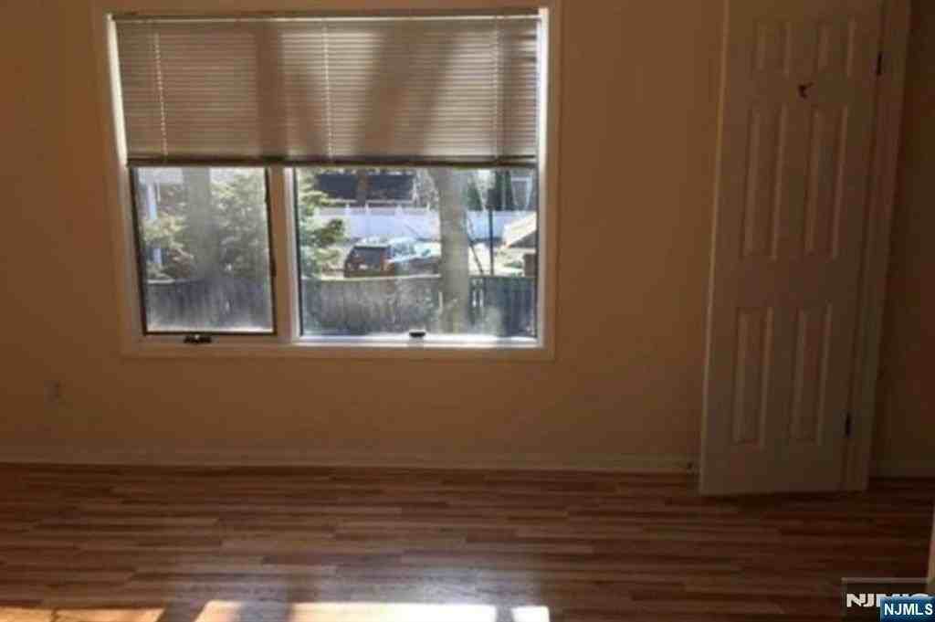 1566 Anderson Ave - Photo 5 of 8