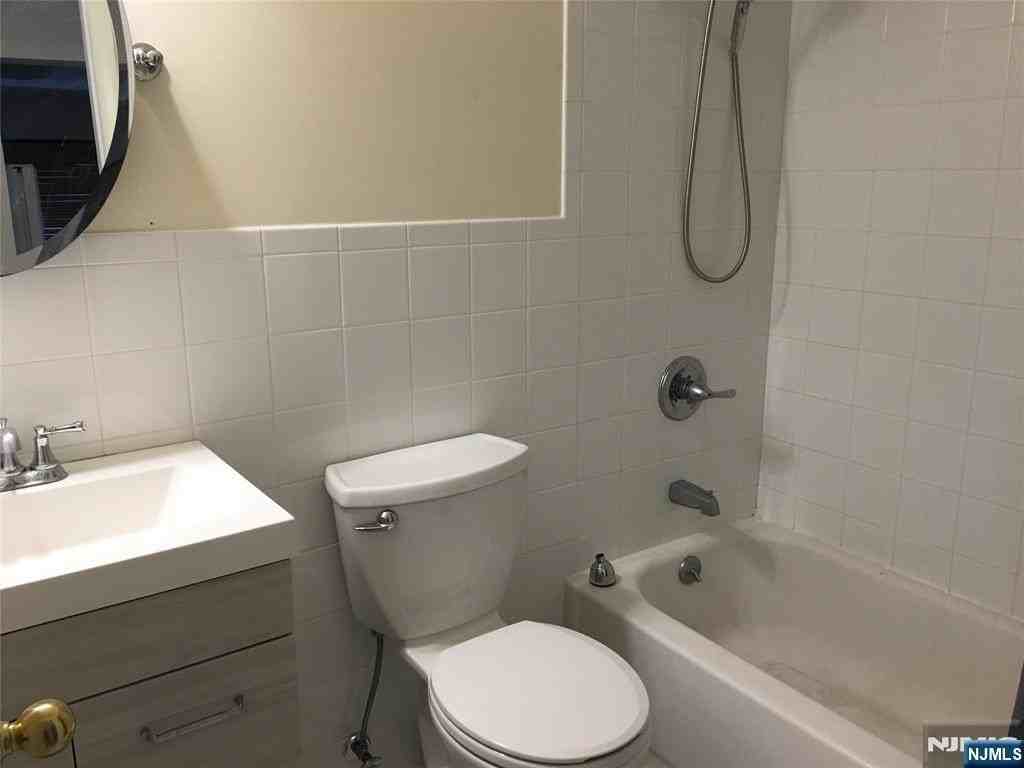 1566 Anderson Ave - Photo 6 of 8