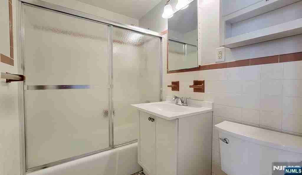 515 Anderson Ave Apt 6a - Photo 7 of 10