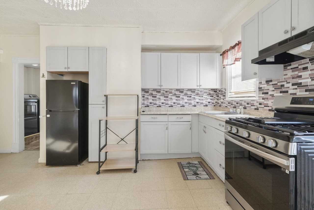 25 Salem St - Photo 4 of 32