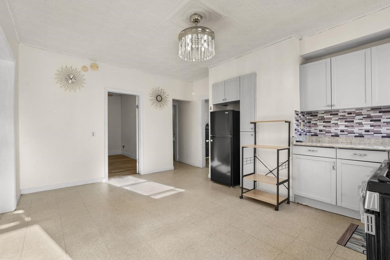 25 Salem St - Photo 7 of 32