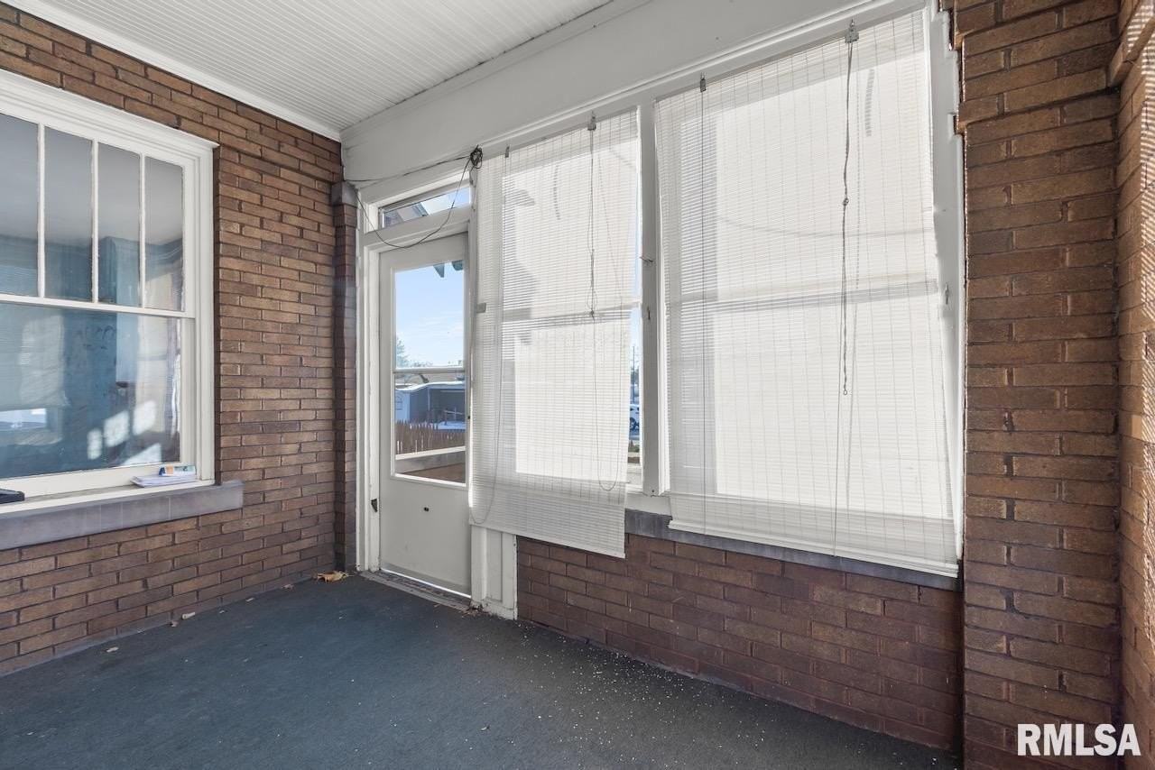 1816 W Callender Ave - Photo 4 of 31