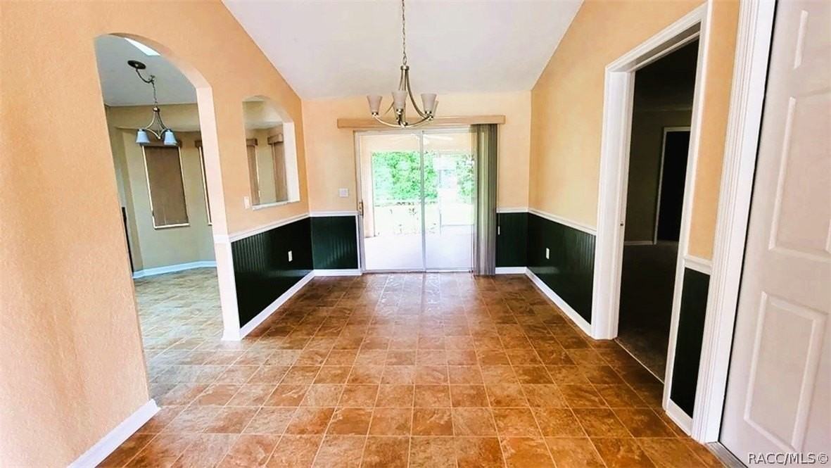 732 Sinclair Ter - Photo 3 of 15