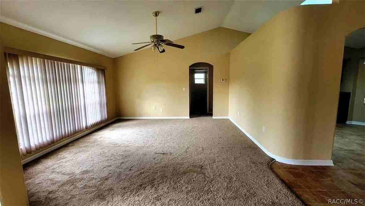 732 Sinclair Ter - Photo 4 of 15