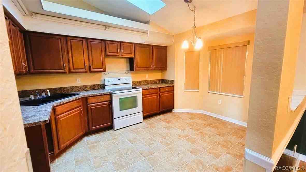 732 Sinclair Ter - Photo 6 of 15