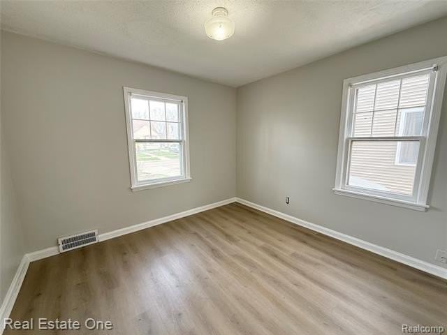 24411 Union St - Photo 4 of 7