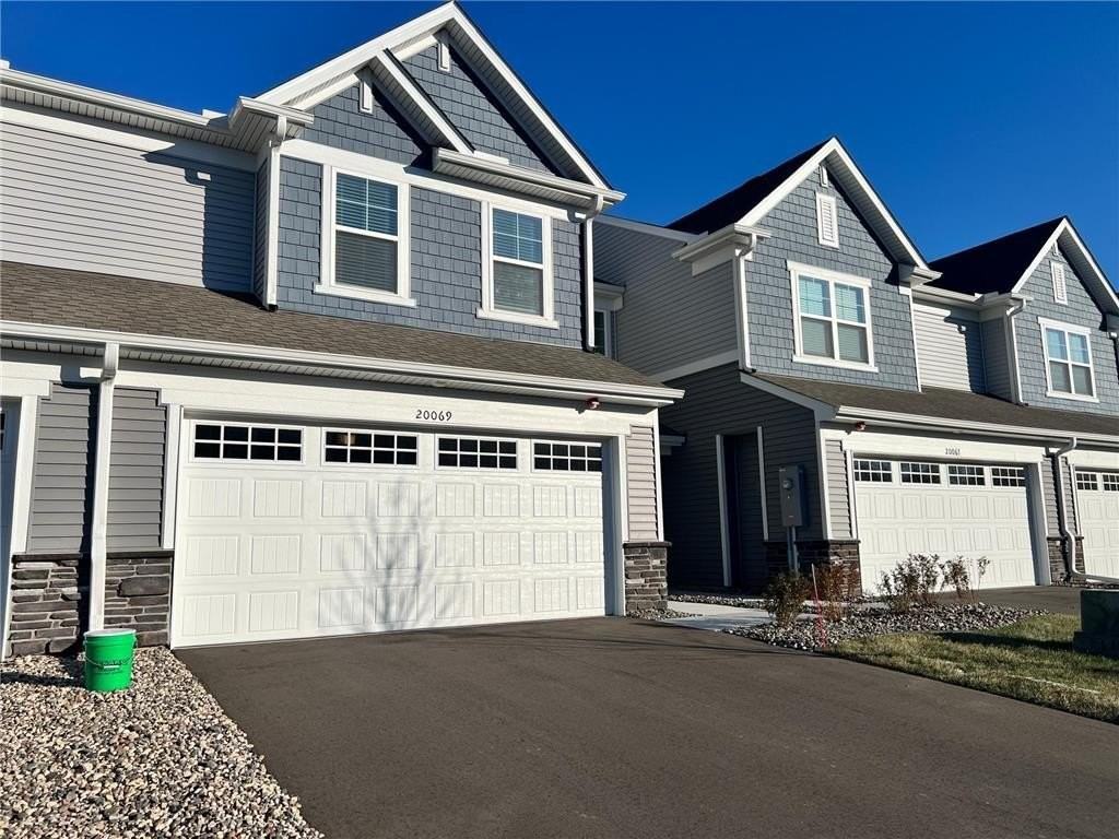 20069 62nd Pl - Photo 2 of 28