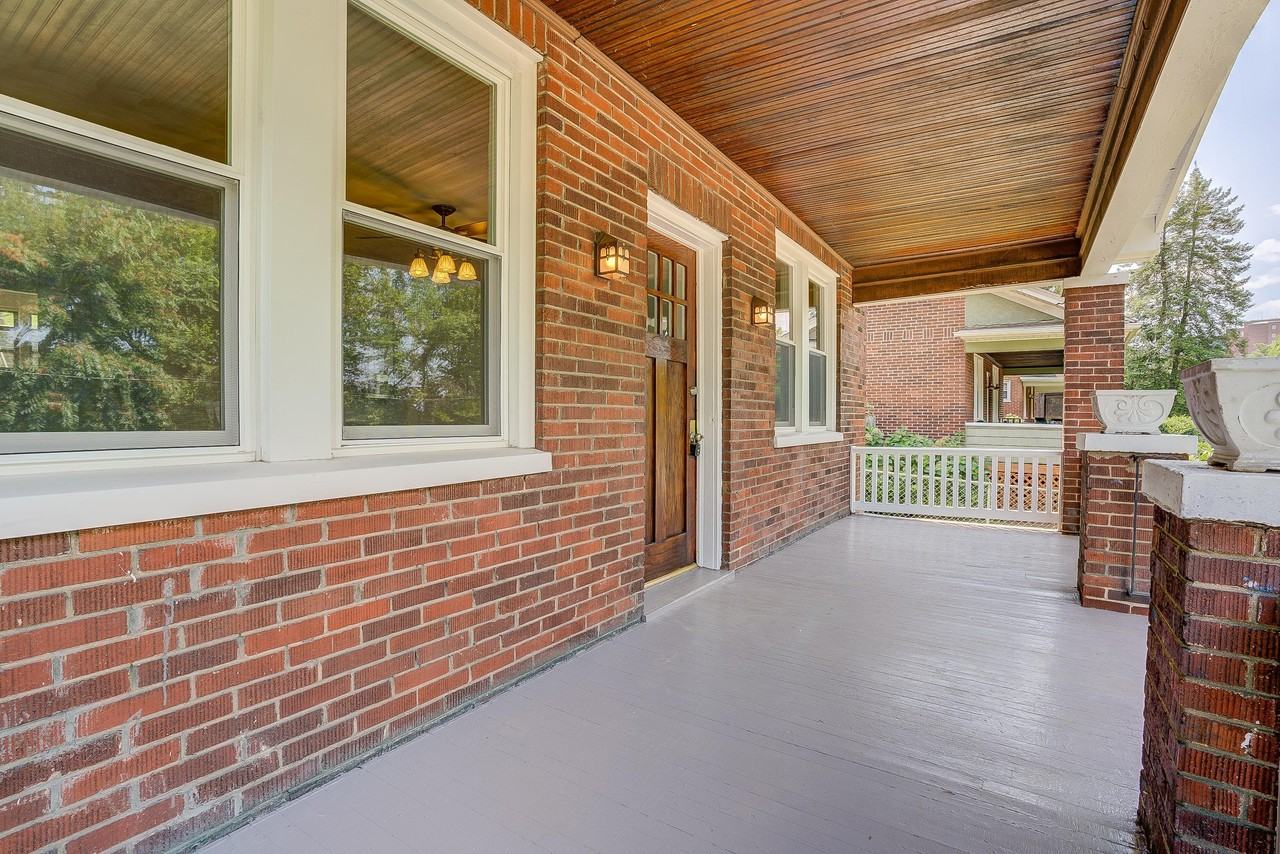 1414 Hamilton Ter Se - Photo 2 of 31