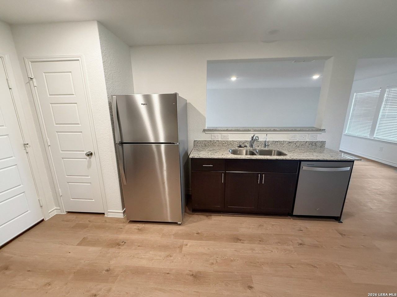 930 Bluegrass Pt - Photo 5 of 34