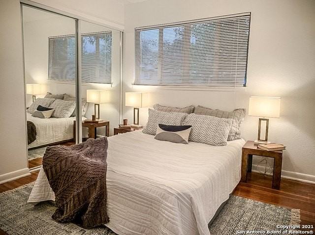 902 Chevy Chase Dr #904 - Photo 6 of 10