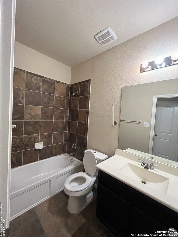 4326 Stanley Park - Photo 5 of 16