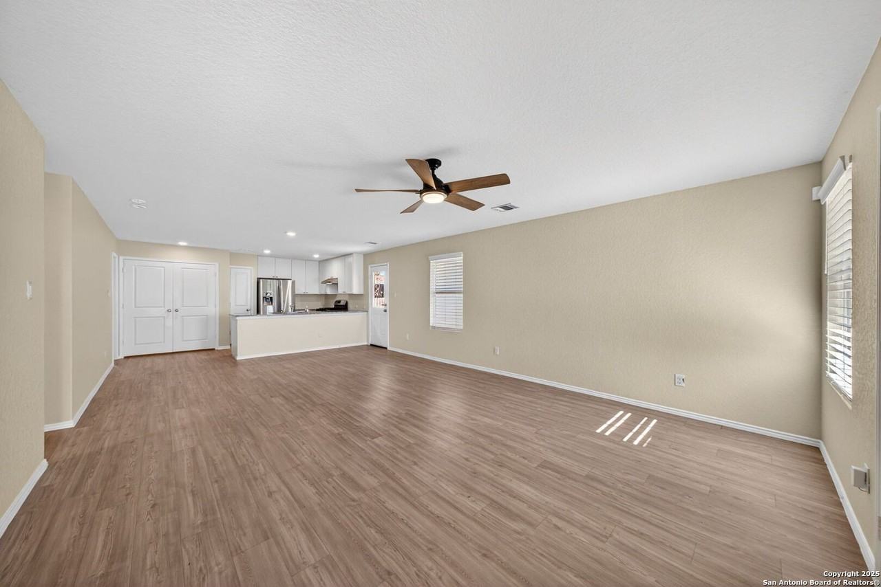 14915 Watson Ml - Photo 3 of 17