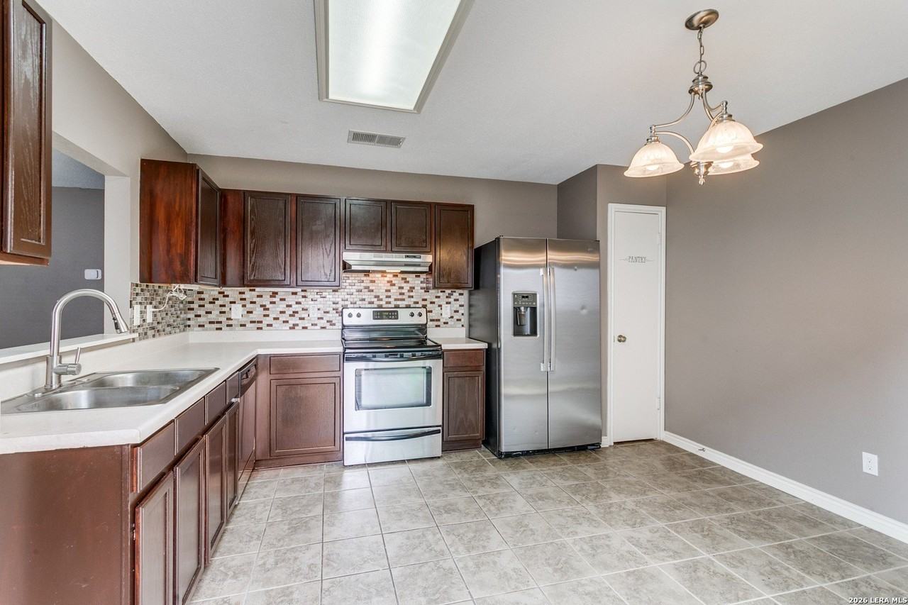 5410 Champions Hill Dr - Photo 5 of 12