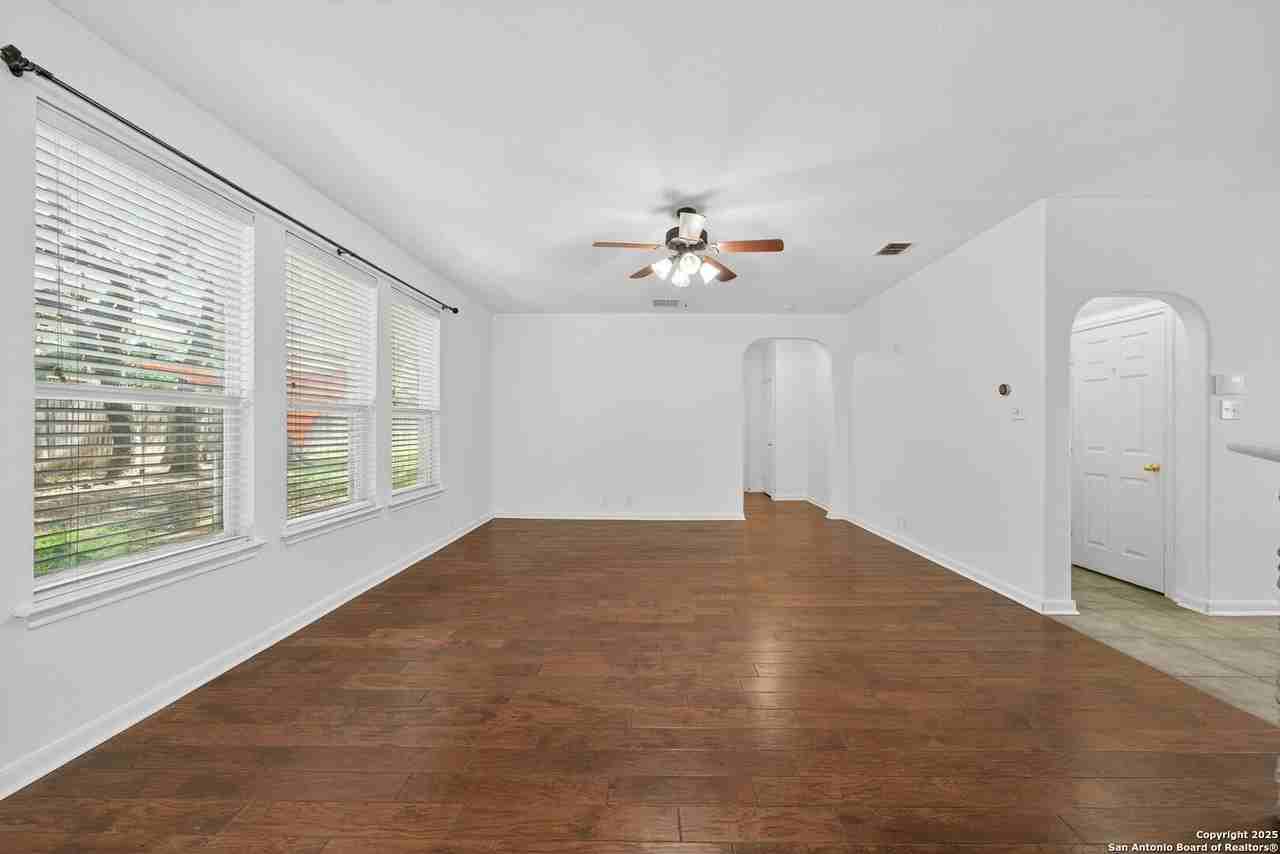 511 Sedberry Ct - Photo 4 of 39