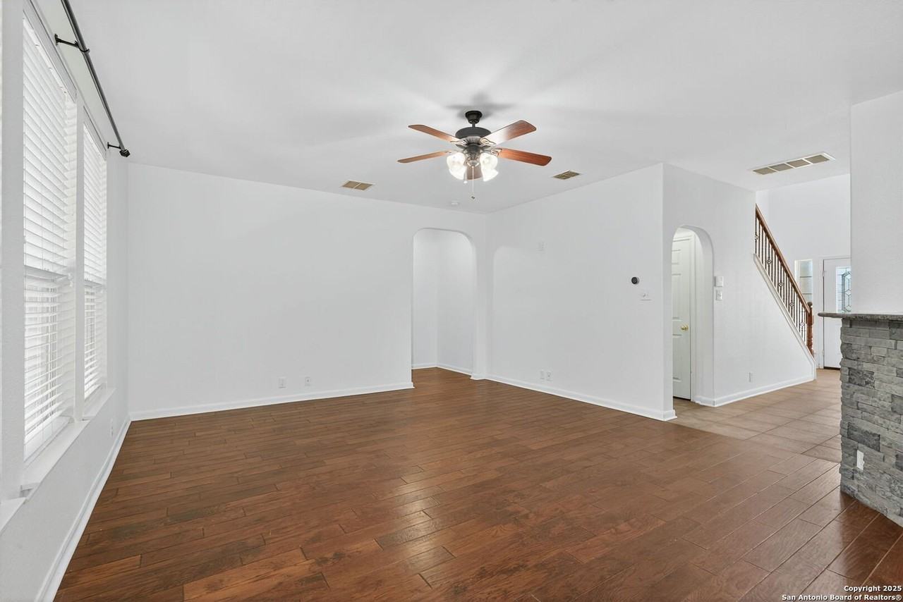 511 Sedberry Ct - Photo 5 of 39