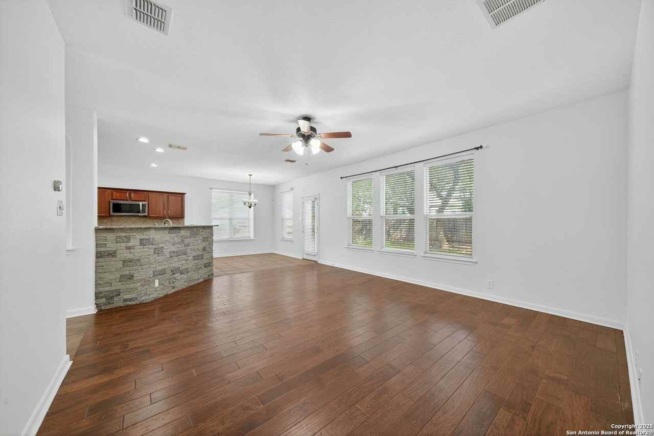 511 Sedberry Ct - Photo 6 of 39