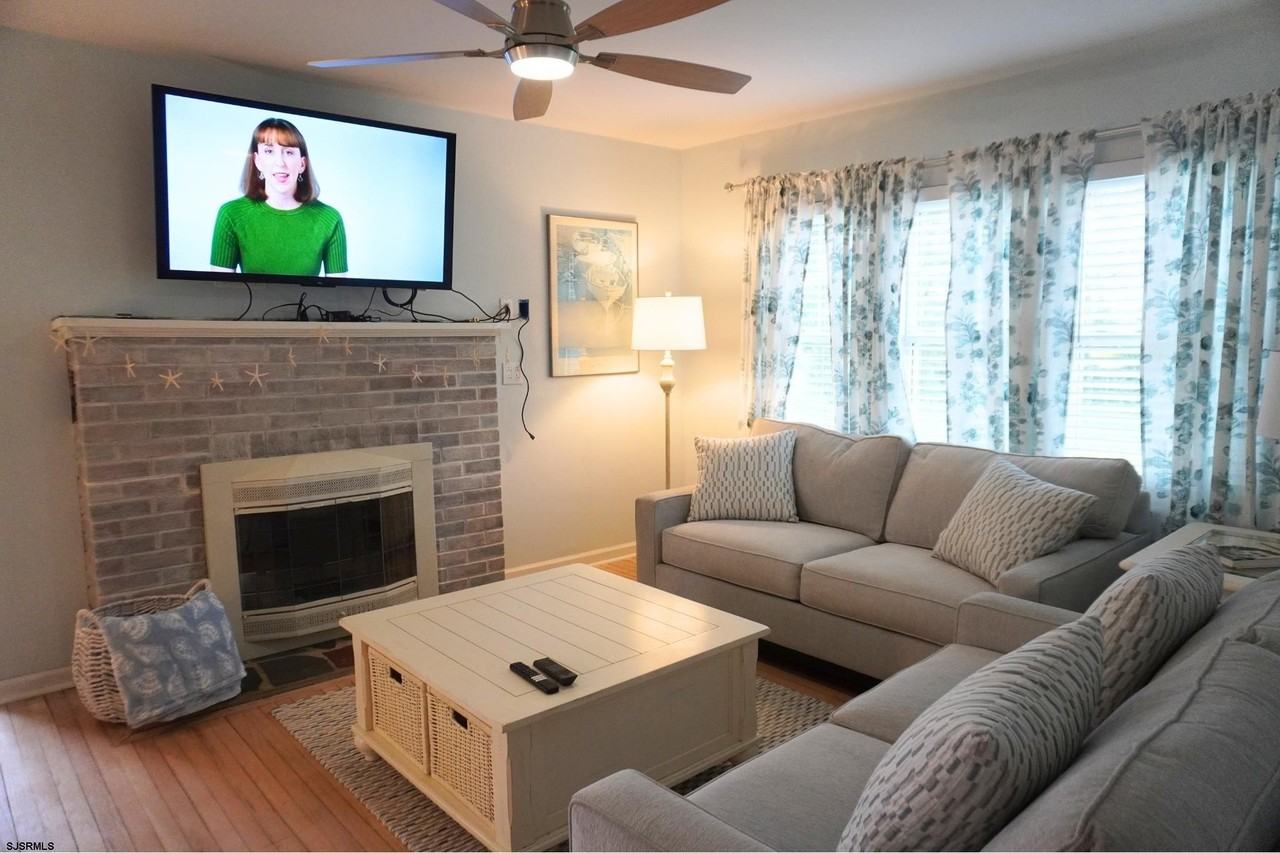 101 W Meyran Ave - Photo 4 of 28