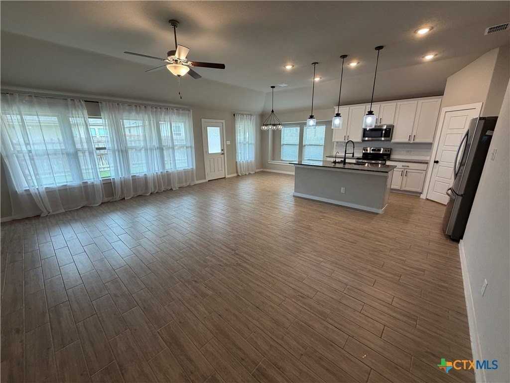 1100 River Wood - Photo 4 of 22