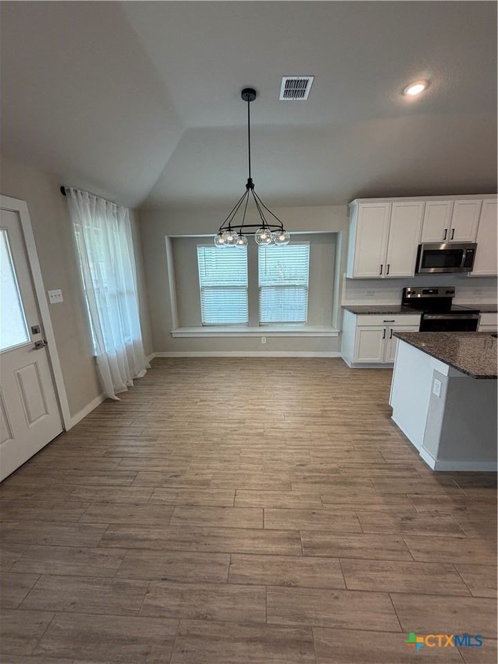 1100 River Wood - Photo 6 of 22