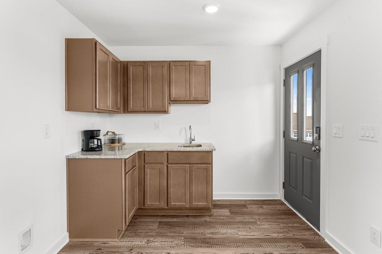379 Arrowwood Blvd - Photo 3 of 10
