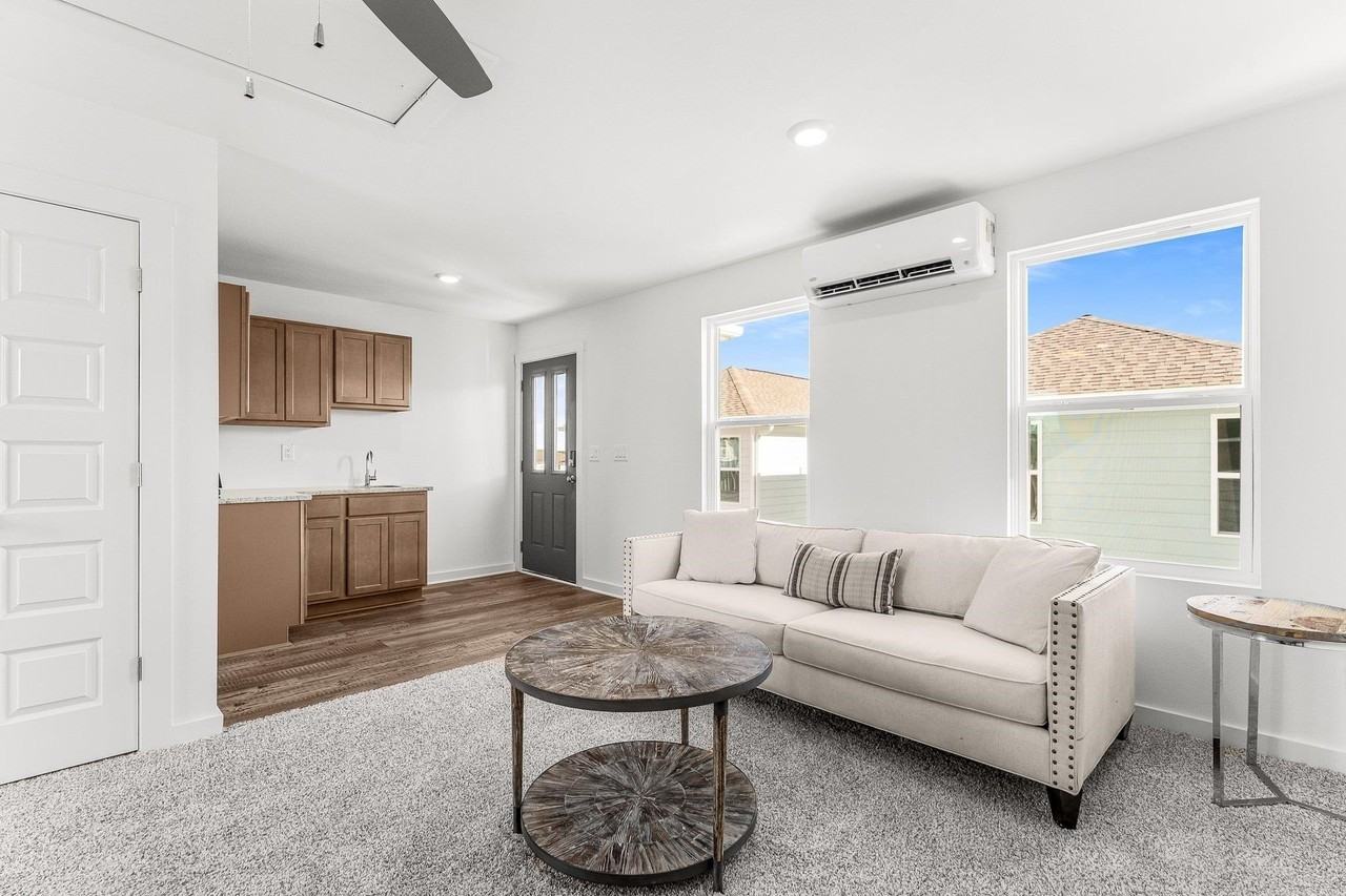 379 Arrowwood Blvd - Photo 5 of 10