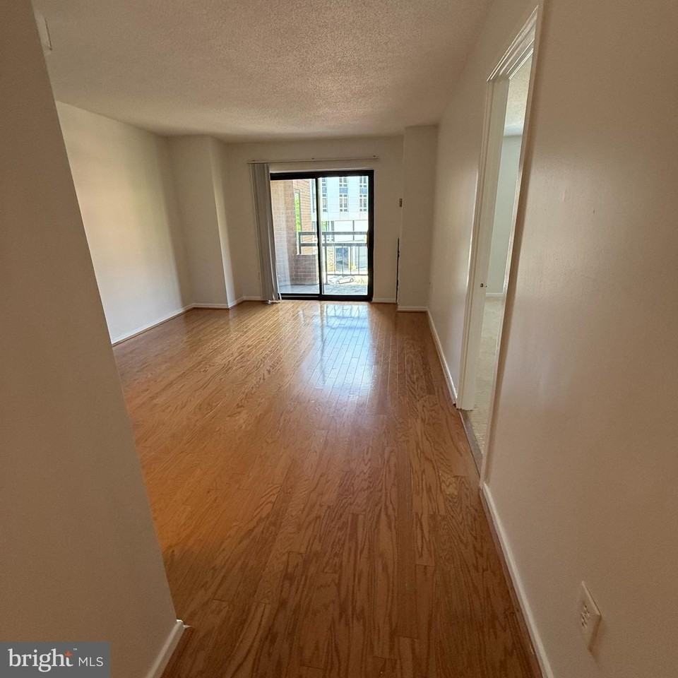 2111 Wisconsin Ave Nw #402 - Photo 4 of 22