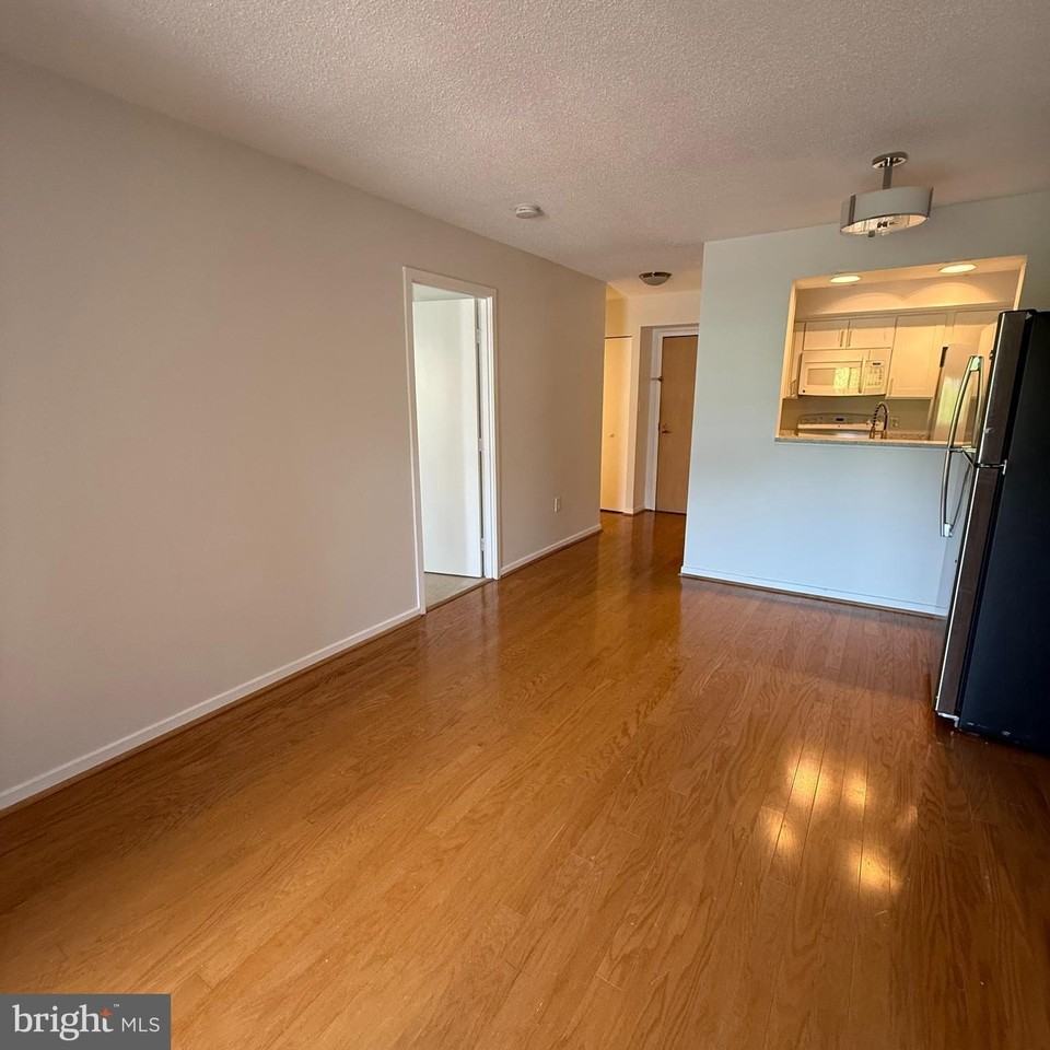 2111 Wisconsin Ave Nw #402 - Photo 5 of 22