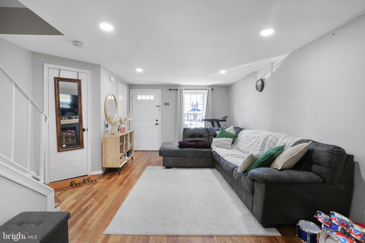 8785 Ravenglass Way - Photo 7 of 43