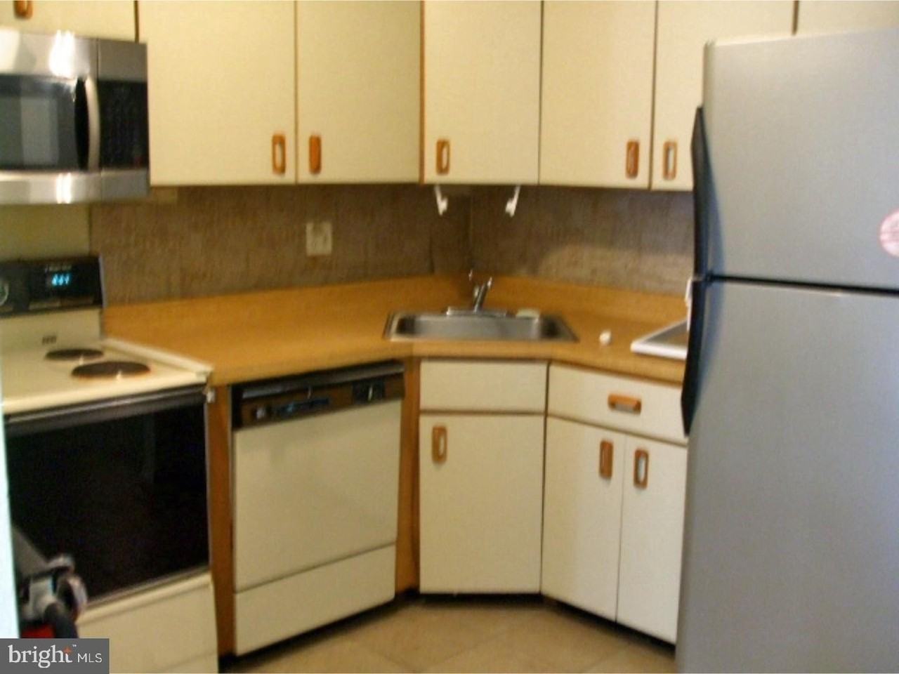 1109 Huntingdon Mews - Photo 4 of 9