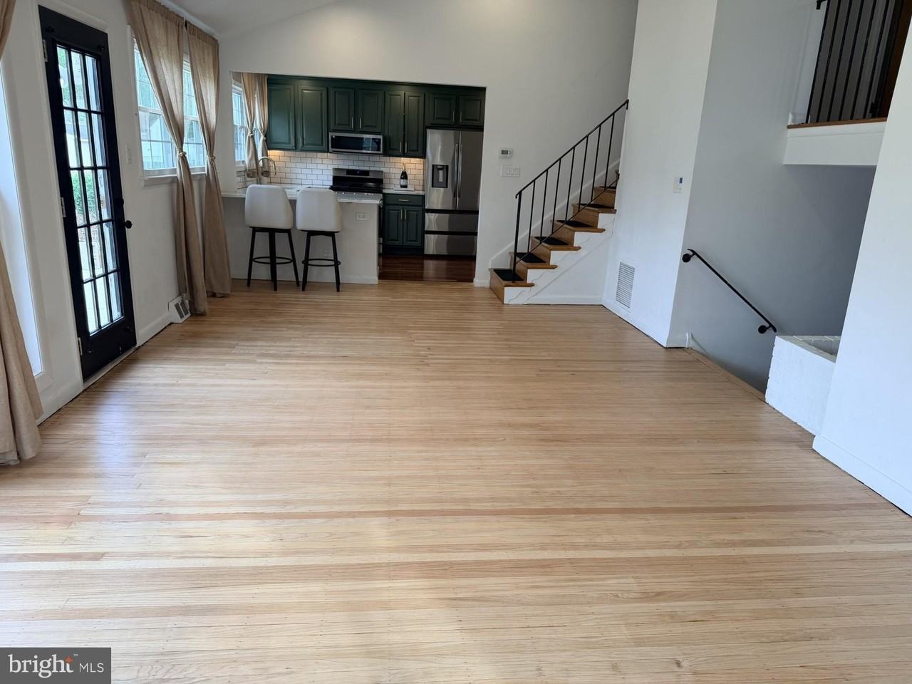 411 Chapel Ave E - Photo 5 of 25