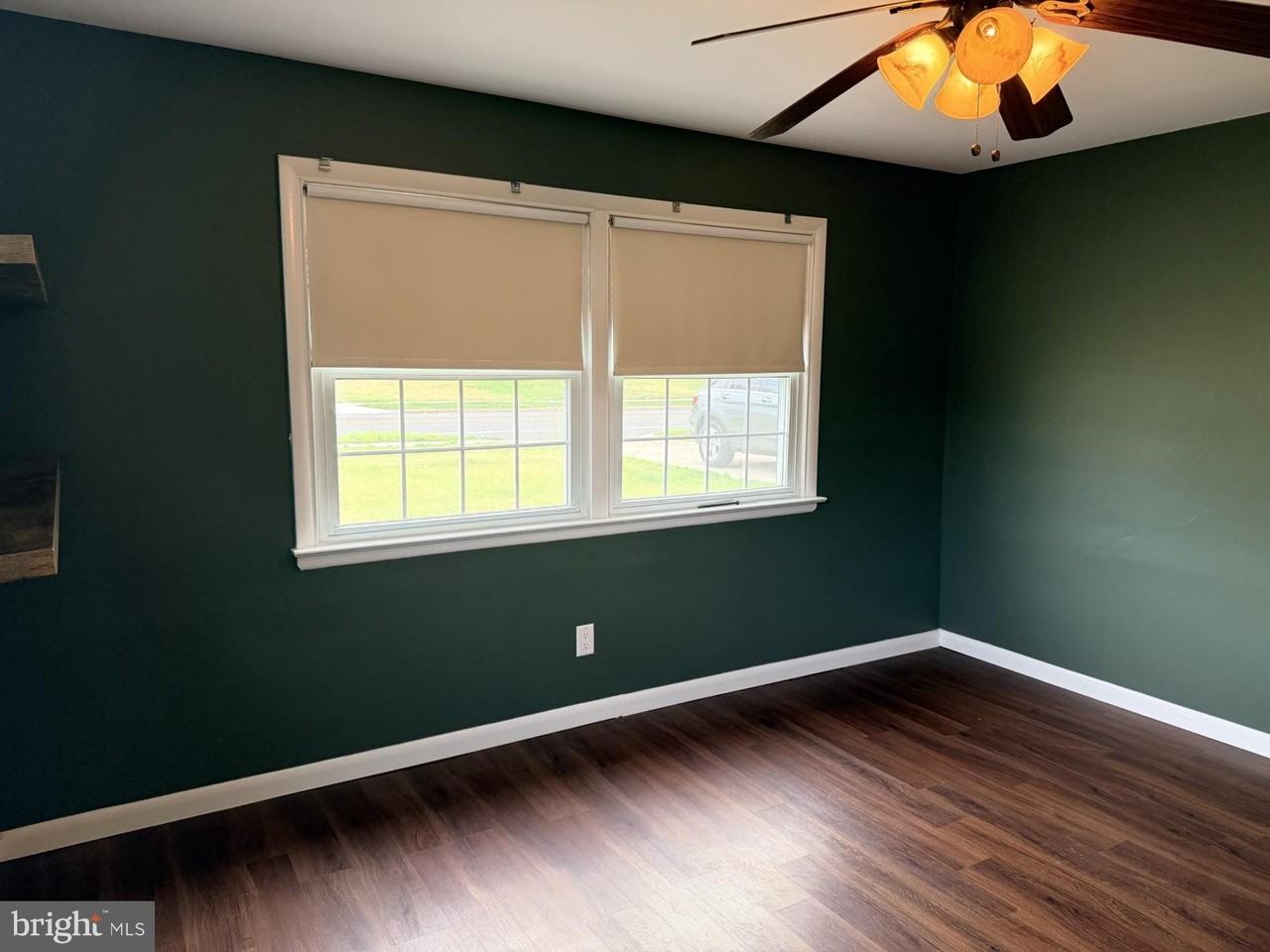 411 Chapel Ave E - Photo 7 of 25