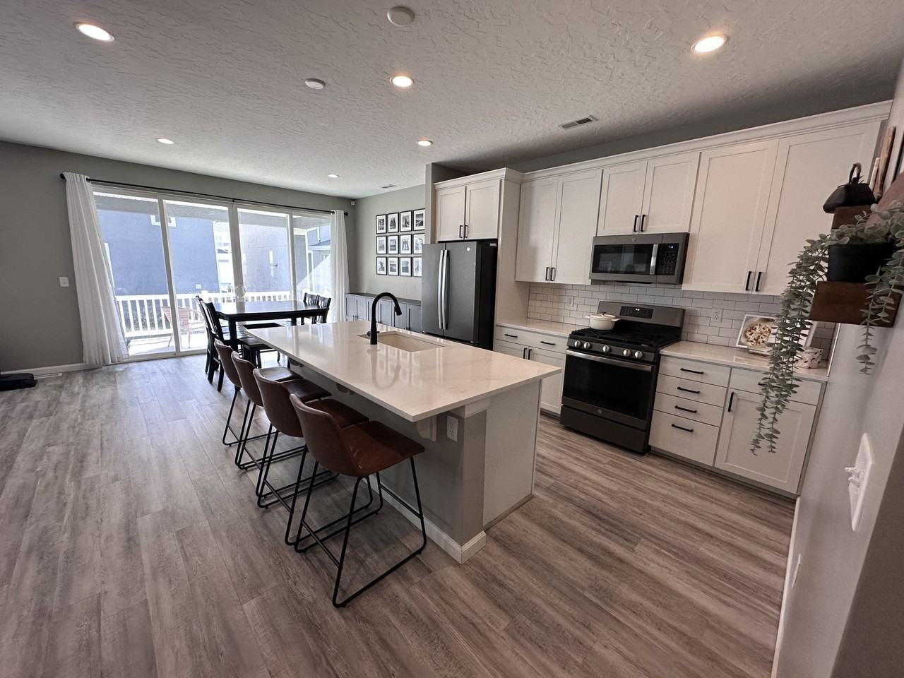 1533 Wn - Photo 2 of 13