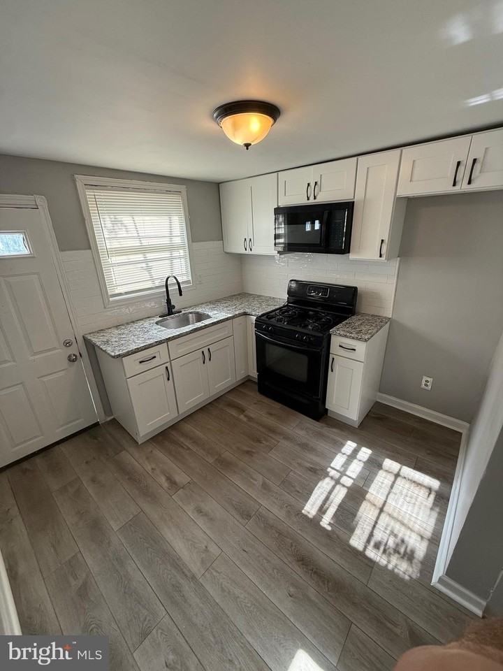 2140 E Ann St - Photo 2 of 22