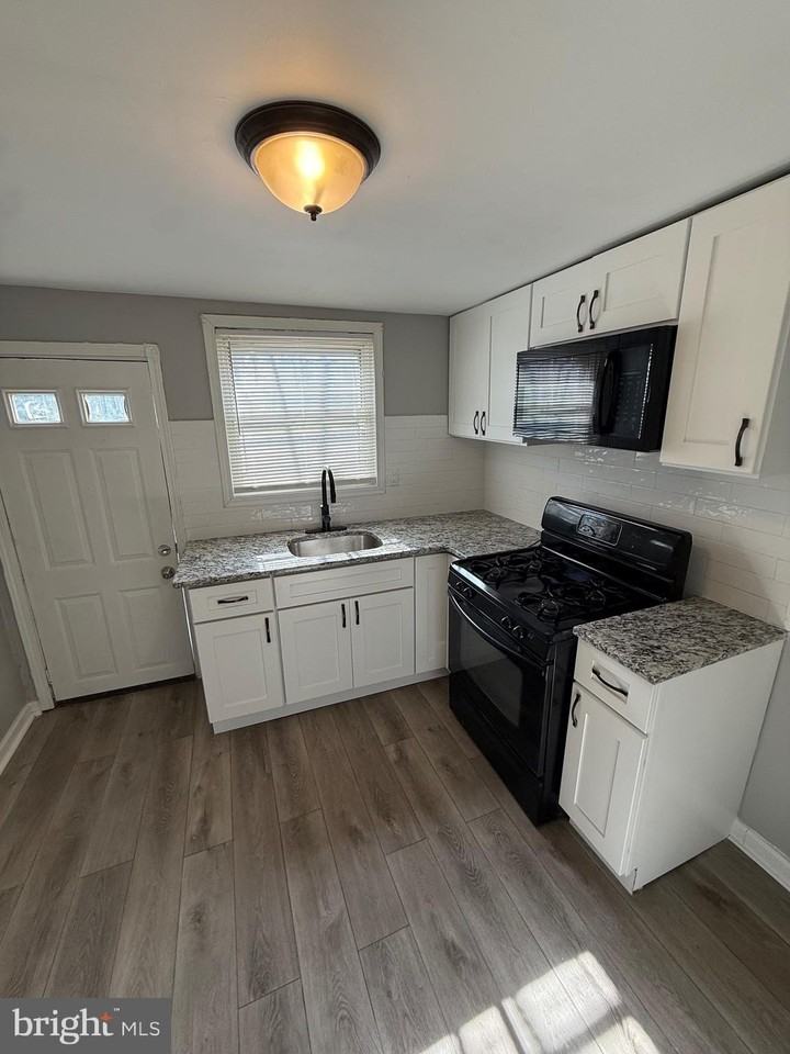 2140 E Ann St - Photo 3 of 22