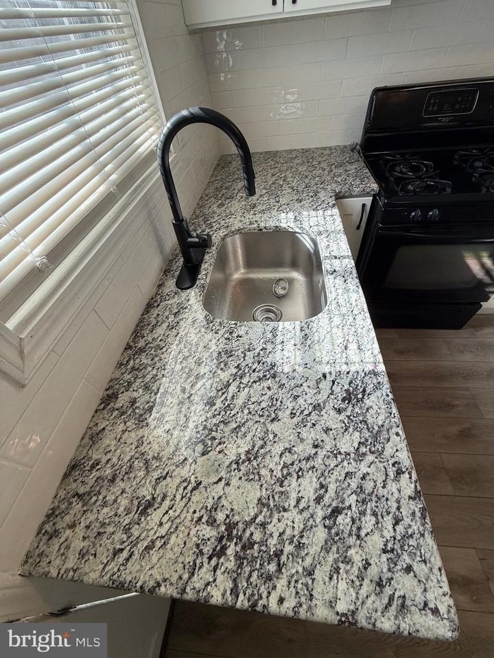 2140 E Ann St - Photo 4 of 22