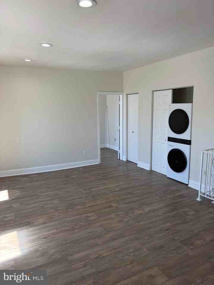 3245 Aramingo Ave - Photo 3 of 12