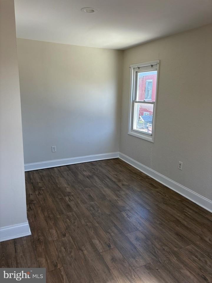 3245 Aramingo Ave - Photo 6 of 12